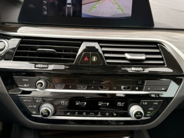 BMW Seria 5 G30-G31 2019 BMW 530 iPerformance xDrive Luxury Line sport-aut,, zdjęcie 24