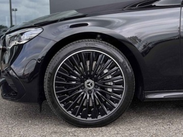 Mercedes Klasa E W214 Sedan 2.0 220d 197KM 2025 E Klasa 220 d 4-Matic AMG 2.0 (197KM) 2025, zdjęcie 4