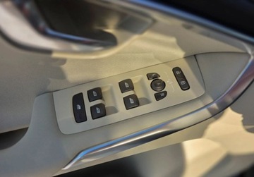 Volvo V40 II Hatchback Facelifting 1.5 T3 152KM 2017 Volvo V40 T3 AUTOMAT 1-Wl Salon Polska 2xOpony 1.5 Benzyna 152KM, zdjęcie 20