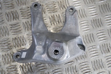 AUDI Q8 RSQ8 4M8 UCHYCENÍ MOTORU LEVÝ 4M0199307BF