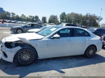 Mercedes Klasa C W206 Limuzyna 2.0 300 258KM 2023 Mercedes-Benz Klasa C 2023r., C 300 Sedan, 2L, od ubezpieczalni 2.0 Benzyna, zdjęcie 7