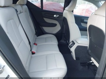 Volvo XC40 2023 Volvo XC 40 B5 Plus Bright Theme 2023 2.0l 2.0 Benzyna 247KM, zdjęcie 12