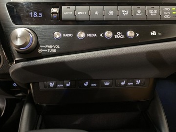 Lexus ES VII (XV70) Sedan Facelifting 300h 218KM 2023 Lexus ES 300h Omotenashi Lexus ES 300h Omotenashi,, zdjęcie 15