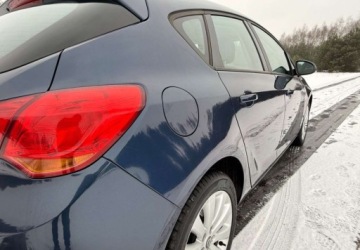 Opel Astra J Hatchback 5d 1.6 Twinport ECOTEC 115KM 2010 Opel Astra Opel Astra 1.6 Innovation 1.6 Benzyna 115KM, zdjęcie 14