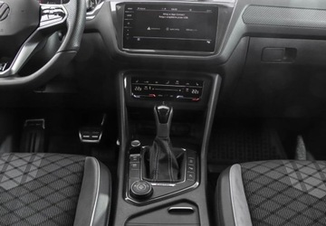Volkswagen Tiguan II SUV Facelifting 2.0 TDI 200KM 2022 Volkswagen Tiguan 2.0 TDI 200KM R-Line 4Motion DSG Kamery 360 stopni Harma, zdjęcie 16