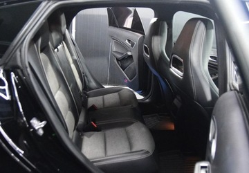 Mercedes CLA C117 Shooting Brake Facelifting 1.6 180 122KM 2018 Mercedes-Benz CLA 1.6 benzyna _ 122 KM _ 1.6 Benzyna 122KM, zdjęcie 23