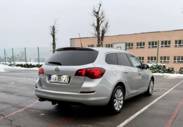 Opel Astra J Sports Tourer 1.4 Turbo ECOTEC 140KM 2011 Opel Astra Opel Astra 1.4 Turbo Cosmo 1.4 Benzyna 140KM, zdjęcie 9