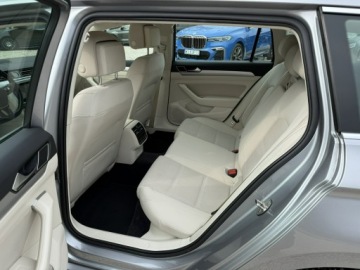Volkswagen Passat B8 Variant 2.0 TDI BlueMotion SCR 150KM 2018 Volkswagen Passat 2.0 TDI Comfortline! Salon, zdjęcie 22