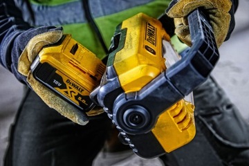 DEWALT DCL077 КОМПАКТНАЯ СВЕТОДИОДНАЯ ЛАМПА XR 18 В 2000 лм