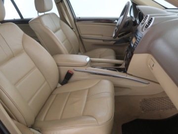 Mercedes Klasa M W164 Off-roader Facelifting 3.0 V6 (350 CDI) 231KM 2010 Mercedes ML ML 350 CDI, Salon Polska, 227 KM, zdjęcie 8