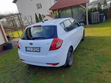Kia Ceed I Hatchback 5d Facelifting 1.6 CRDi WGT 90KM 2011 KIA CEE'D (ED) 1.6 CRDi 90 KM, zdjęcie 3
