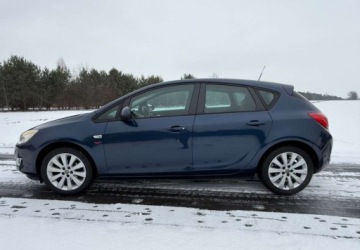 Opel Astra J Hatchback 5d 1.6 Twinport ECOTEC 115KM 2010 Opel Astra Opel Astra 1.6 Innovation 1.6 Benzyna 115KM, zdjęcie 4