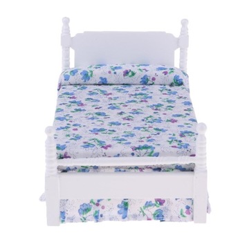 Миниатюрная односпальная кровать в спальне 1:12