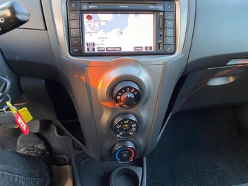 Toyota Yaris III Hatchback 5d 1.4 D-4D DPF 90KM 2011 Toyota Yaris II 1.4 D4D 90 KM NAVI KAMERA, zdjęcie 23