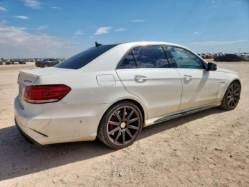 Mercedes Klasa E W212 2014 Mercedes-Benz Klasa E 63 AMG-S 2014 5.5l 5.5 Benzyna 577KM, zdjęcie 3