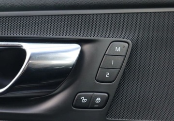 Volvo XC60 II Crossover T5 250KM 2019 Volvo XC 60 T5 Benzyna 250KM R-Design I wlasciciel Salon PL Gwarancja FV23, zdjęcie 19