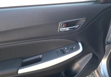 Suzuki Swift VI Hatchback Facelifting 1.2 DualJet SHVS 83KM 2021 Suzuki Swift serwisowany 1.2 Benzyna 83KM, zdjęcie 18