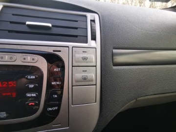 Ford Kuga II SUV 2.0 Duratorq TDCi 140KM 2012 FORD KUGA I 2.0 Duratorq TDCi 140KM, Manual,2 x Klucz, Hak, zdjęcie 16