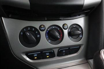 Ford Focus III Kombi 1.6 Duratorq TDCi DPF 115KM 2013 Ford Focus 1.6 TDCi, Navi, Klima, Parktronic,ALU, zdjęcie 15