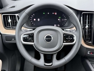 Volvo XC60 II 2025 VOLVO XC60 B5 AWD Ultra Dark Suv 2.0 (264KM) 2025, zdjęcie 4