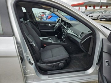 Mercedes Klasa C W204 Limuzyna 2.2 200 CDI BlueEFFICIENCY 136KM 2011 Mercedes C 220 2,2 diesel 136KM, zdjęcie 8