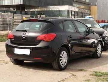 Opel Astra J Hatchback 5d 1.7 CDTI ECOTEC 110KM 2009 Opel Astra 1.7 CDTI, Klima, Tempomat, Parktronic, zdjęcie 4