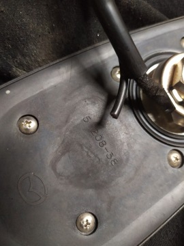 ANTÉNA STŘEŠNÍ ŽRALOK MAZDA 6 2.0CITD 02' KOMBI