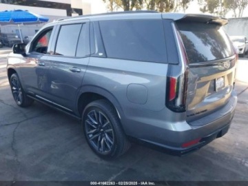 Cadillac Escalade III 2022 Cadillac Escalade 2022r., 4x4, 6.2L 6.2 Benzyna 420KM, zdjęcie 2