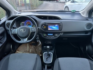 Toyota Yaris III Hatchback 5d Facelifting Hybrid 100KM 2016 Toyota Yaris hybrid-2-osobowy-Homol. ciężarowy-Automatic, zdjęcie 10
