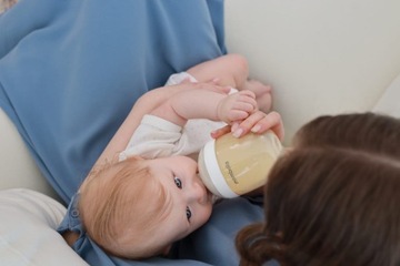 Антиколиковая бутылочка Mombella Ivory PPSU 300 мл