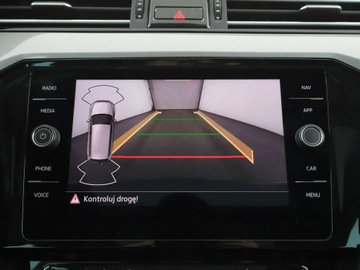 Volkswagen Passat B8 Variant 2.0 TDI BlueMotion SCR 150KM 2019 Volkswagen Passat navi czujniki parkowania, zdjęcie 23