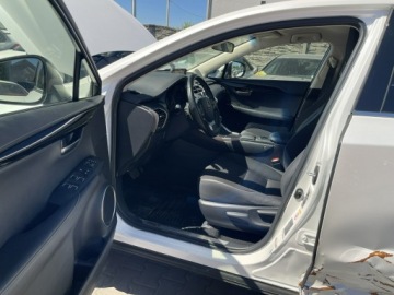 Lexus NX I SUV Facelifting 300h 197KM 2018 Lexus NX 300H Hybryda Automat 197KM, zdjęcie 4