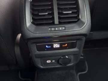 Volkswagen Tiguan II SUV Facelifting 2.0 TDI 200KM 2021 Volkswagen Tiguan R-line Kamery 360 HarmanKardon Zawieszenie DCC ACC Faktu, zdjęcie 29