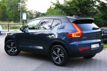 Volvo XC40 Crossover Facelifting 1.5 T2 129KM 2022 Volvo XC 40 R DESIGN 21 TYS KM Bezwypadkowy 100 Panorama Kamery 360 Skory, zdjęcie 36