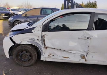 Toyota Aygo II Hatchback 5d 1.0 VVT-i 69KM 2017 Toyota Aygo 122017r, 1.0 Benzyna. Uszkodzony przod i lewy bok. Jezdzi., zdjęcie 19