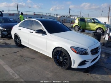 Mercedes Klasa C W205 2019 Mercedes-Benz Klasa C 2019 MERCEDES-BENZ C 300 2.0 Benzyna 255KM, zdjęcie 1