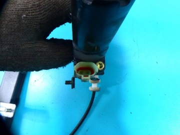 ZVEDÁK PŘEDNÍ PRAVÝ 2PIN HYUNDAI H1 97-07 EVROPA