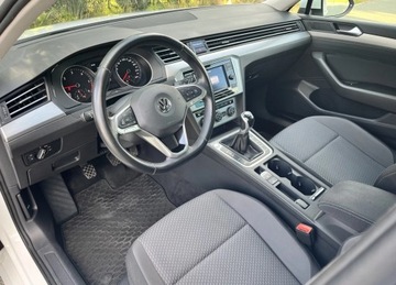 Volkswagen Passat B8 Variant 2.0 TDI BlueMotion SCR 150KM 2019 Volkswagen Passat 2.0 TDI EVO Essence, zdjęcie 3