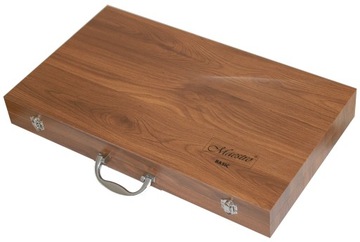 Набор из 18 аксессуаров для гриля в чемодане.