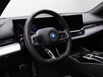 BMW Seria 5 G90-91 2025 BMW Seria 5 530e xDrive Sport Sedan 2.0 (299KM) 2025, zdjęcie 6