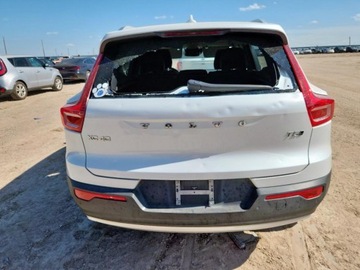 Volvo XC40 2021 Volvo XC 40 T5 Momentum 2021 2.0l 2.0 Benzyna 248KM, zdjęcie 2