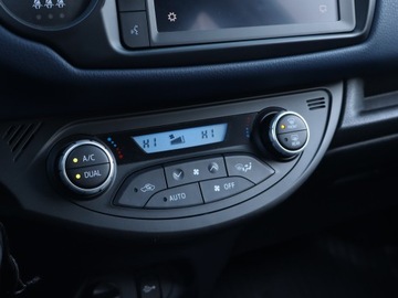 Toyota Yaris III Hatchback 5d Facelifting 2017 1.5 Dual VVT-iE 111KM 2020 Toyota Yaris 1.5 Dual VVT-i, Salon Polska, zdjęcie 19