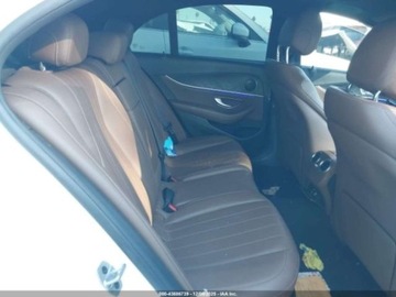 Mercedes Klasa E W213 2019 Mercedes-Benz Klasa E E 300, od ubezpieczalni 2.0 Benzyna 241KM, zdjęcie 8