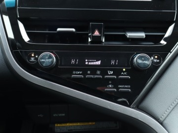 Toyota Camry IX Sedan 2.5 Hybrid Dynamic Force 218KM 2021 Toyota Camry 2.5 Hybrid, Salon Polska, zdjęcie 12