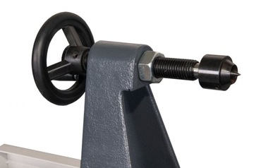 Деревянный токарный станок с помощью копировального устройства