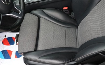 Mercedes Klasa C W205 Kombi Facelifting 1.6 200d 160KM 2018 Mercedes-Benz Klasa C LED, Czujniki Kamer, NAVI, Grzane el. reg. , Fotele, zdjęcie 13