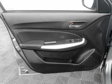 Suzuki Swift VI Hatchback Facelifting 1.2 DualJet SHVS 83KM 2021 Suzuki Swift WD7972P#1.2 Dualjet SHVS Premium, zdjęcie 9