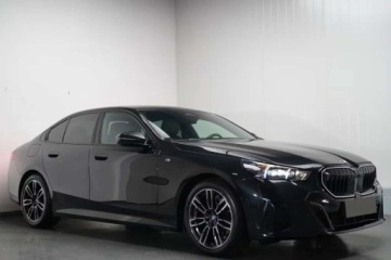 BMW Seria 5 G90-91 Touring 2.0 520d 197KM 2025 BMW Seria 5 Bowers Wilkins Od Reki Pakiety Repair, Service Inclusive, zdjęcie 4