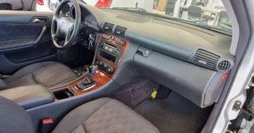 Mercedes Klasa C W203 Sedan W203 2.1 (C 220 CDI) 143KM 2003 Mercedes-Benz Klasa C C220 143KM Klimatyzacja W203 2.1 Diesel 143KM, zdjęcie 9