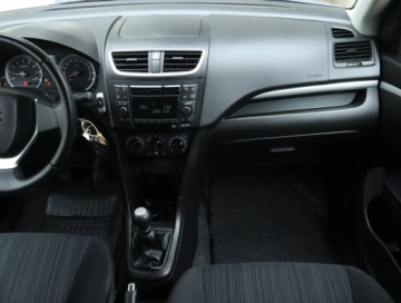 Suzuki Swift V Hatchback 3d Facelifting 1.2 VVT 94KM 2016 Suzuki Swift 1.2, Salon Polska, Serwis ASO, Klima, zdjęcie 7